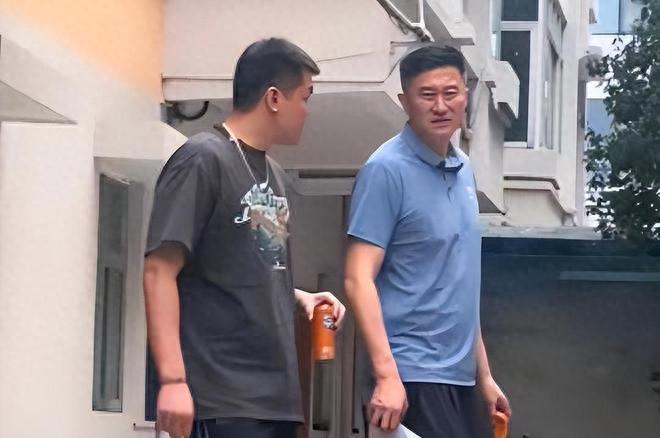 CBA奇葩事！一家俱乐部被两名国手炒鱿鱼，老总教练做错了啥？
