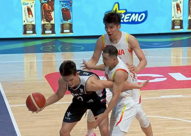 大反撲！中國男籃單節凈勝10分：王俊杰10中6大爆發，趙睿6分