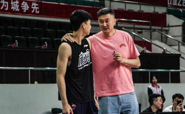 广东宏远13分大败！爆冷输给青岛，徐杰29分，焦泊乔表现不佳