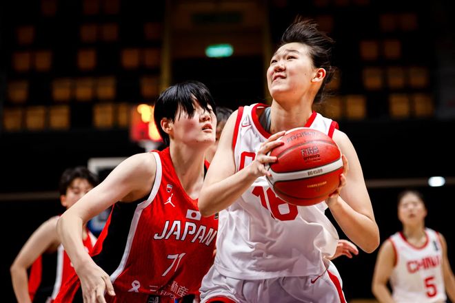 轰34+8！中国女篮又一15岁1米90新星闪耀：MVP未来当韩旭搭档？