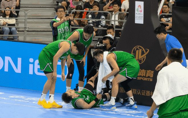 全运男篮-广东19分大胜淘汰辽宁进决赛 赵睿15分赵继伟伤退