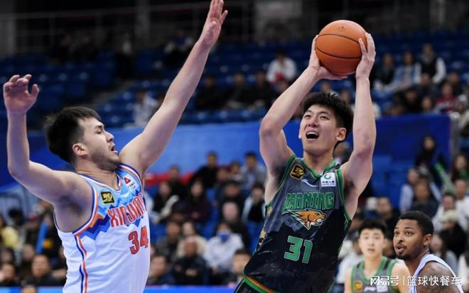 35投砍62分30板！辽篮又杀出一潜力中锋：韩德君可以安心退役了！