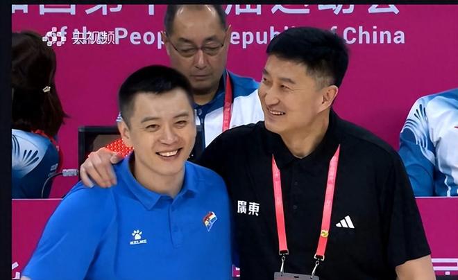 谁注意，一位大人物赛后与杜锋握手致意，球迷：有排面日后或升官