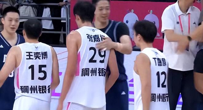 600万顶薪，14中1+三分10中0，全运会梦游拖后腿，球迷：赶快退役