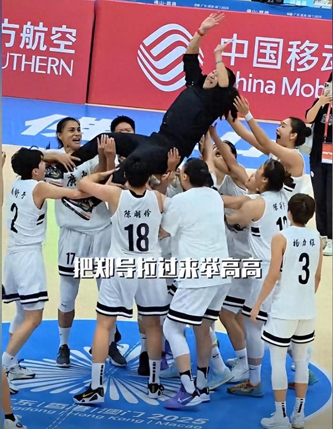 宫鲁鸣，你看错人了？全场7中1+4失误，葬送冠军，这哪是扛旗人？