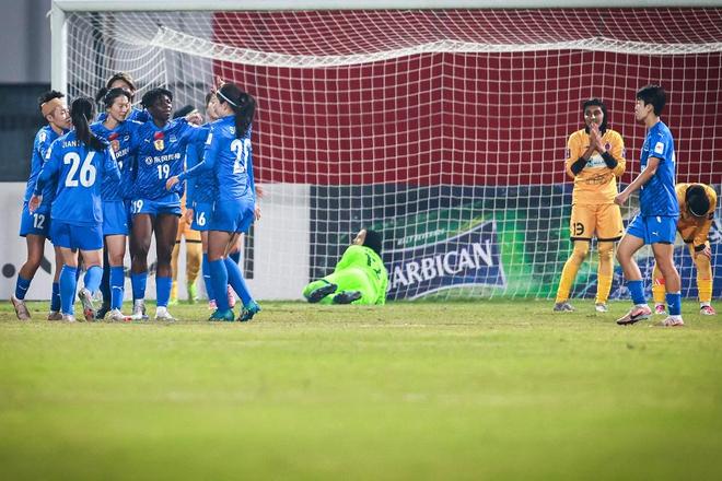 武汉女足4-0！亚冠3场不败轰7球头名出线 宋菲助攻戴帽 外援双响