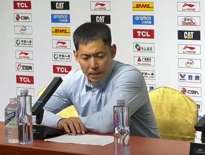 胜山东发布会！张庆鹏点赞2内线，沈梓捷强调篮板与犯满问题！