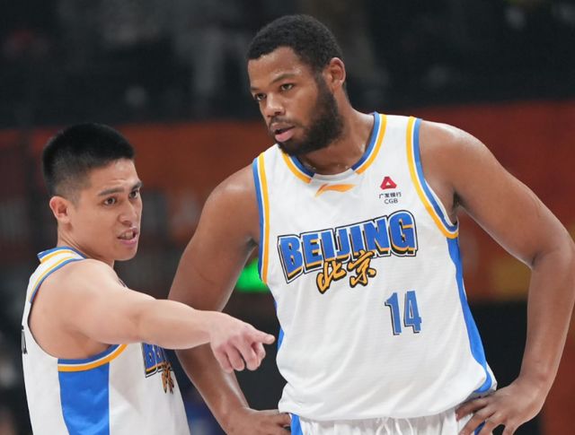 北京首钢开门红！大胜江苏男篮，赵睿首秀10分4助攻，奥莫特0分