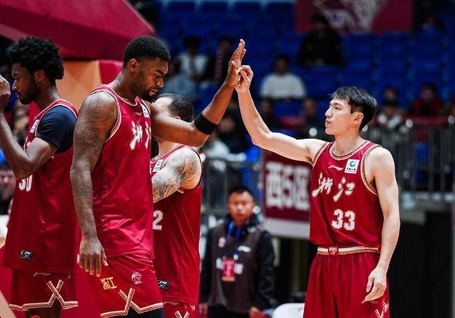 CBA罚单：对浙江男篮义乌赛区警告 战广东比赛球迷屡次喊“黑哨”