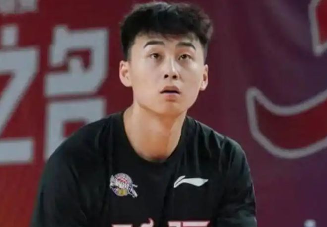 新疆85-89北京1喜3忧！篮板被爆，西尔扎提没法看，刘炜糟糕用人