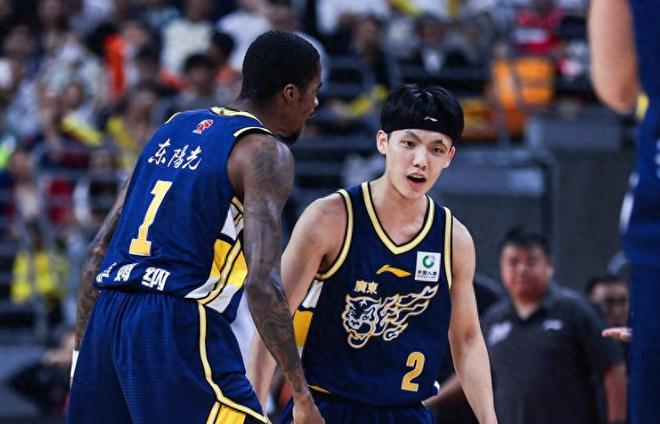 广东艰难逆袭山东守住不败：6连胜背后细节与隐忧