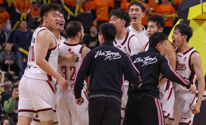 广东传来3大隐患和3好消息！排名没掉，强援将复出，杜锋更有底了