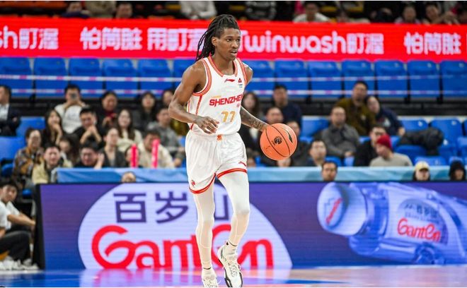 史密斯30+6+6包揽最后11分！深圳力克青岛 王奕博助攻超朱芳雨