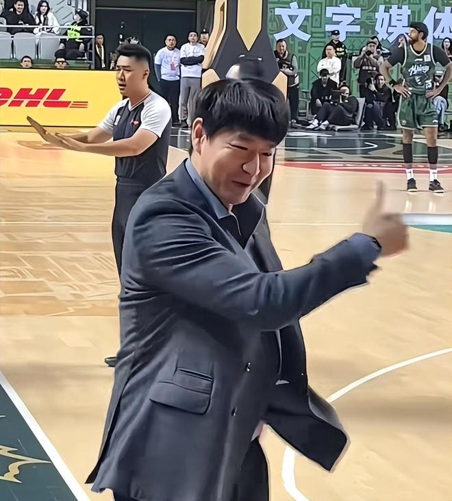 禁2场罚8万！CBA深夜重罚邱彪 山东遭晴天霹雳，球迷：欺负老实人