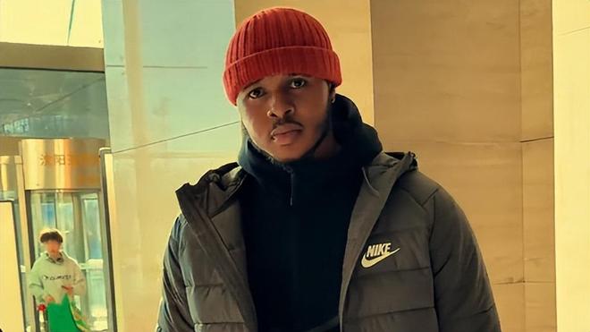 亨特順利通過體檢!注冊(cè)手續(xù)已提交,遼粵大戰(zhàn)單挑薩姆納檢驗(yàn)其成色