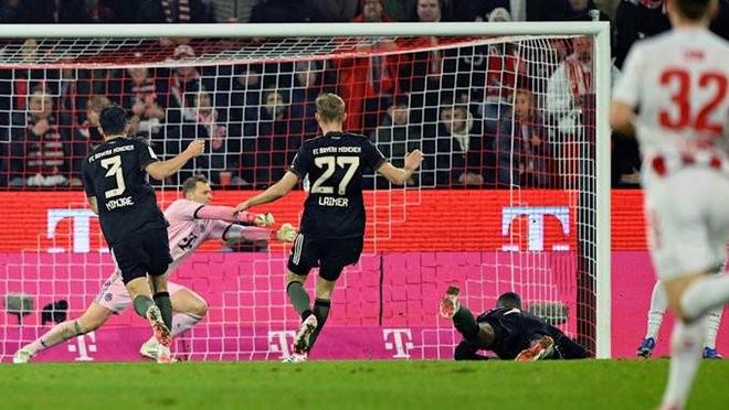 诺伊尔谈丢球：对手在正中间射门踢哪边都行，我和塔都尽力了