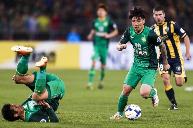 不打不相識，張稀哲曾在亞冠聯賽中放倒國安新帥蒙哥馬利