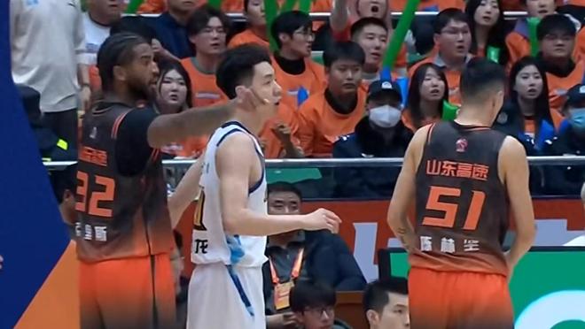 太强了，93-87！CBA劲旅大爆发，掀翻卫冕冠军，最多领先30分