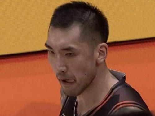 克裏斯23分山東戰勝廣廈，布朗38分三分球20中9半夢半醒