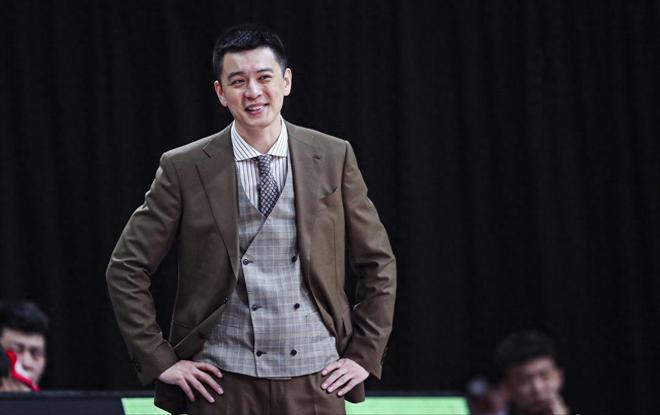 杨鸣辞职！单节4分气走主帅，辽篮两球员太拉胯，仅李虎翼合格