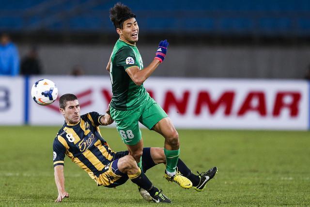 14年亞冠小組賽蒙哥馬利曾作客工體，補時階段飛鏟張呈棟染黃