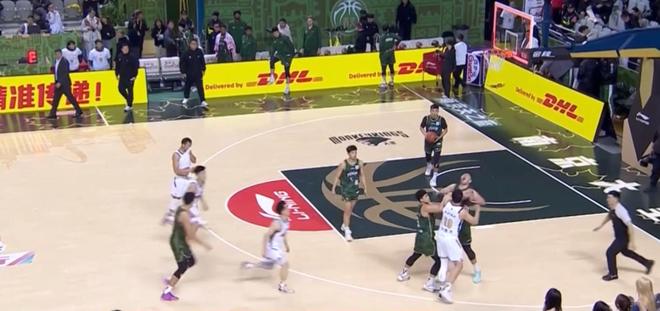 4人禁賽罰16萬！CBA賽季最重罰單，四川遭晴天霹靂，球迷：至於嗎