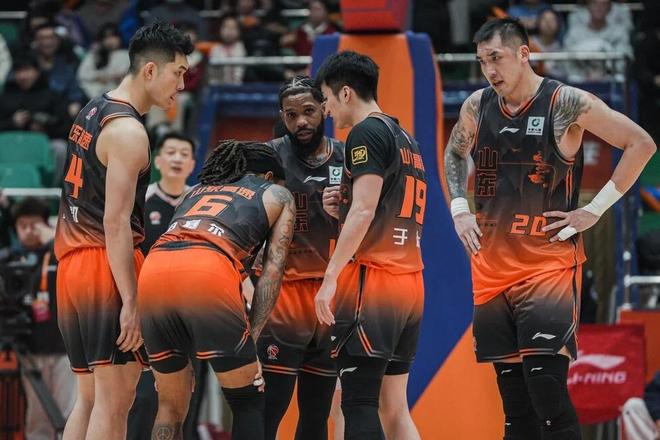 山東男籃險勝廣州評分出爐：陶漢林全隊最高，鮑威爾太離譜