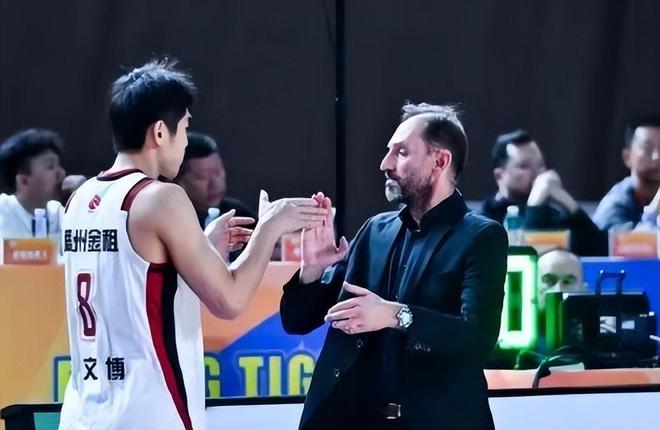 CBA俱乐部1/4决赛明天2月6日赛程：广东PK上海，浙江PK山东