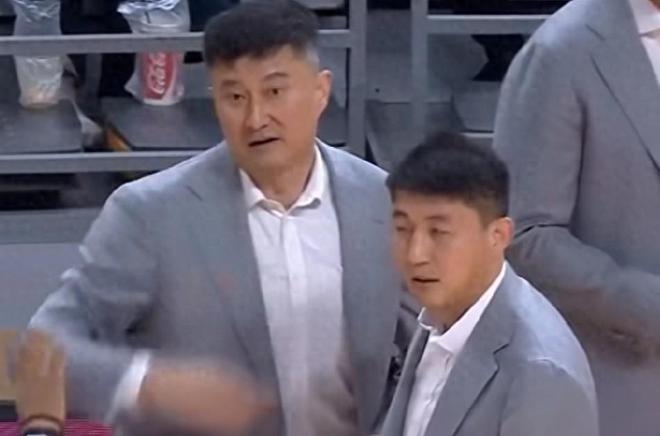 破案了！杜锋生气原因，广东遭双标判罚，洛夫顿已身背1次技犯