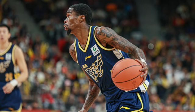 广东宏远拒绝输球！杜锋全力出击，五大主力缺席，央视直播