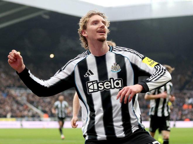 再见英超！23场7球，，，，，纽卡欲打折出售“2米梅西”，，，，，拜仁巴萨乐翻天