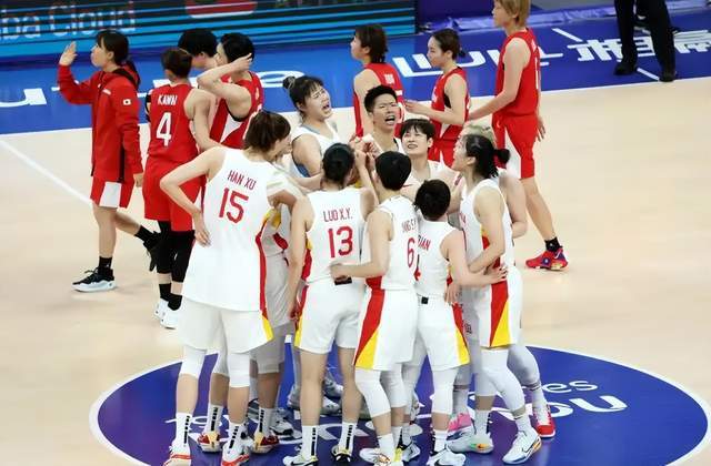 正式离队！女篮4人离开，不打热身赛，原因曝光，宫鲁鸣该醒了吧