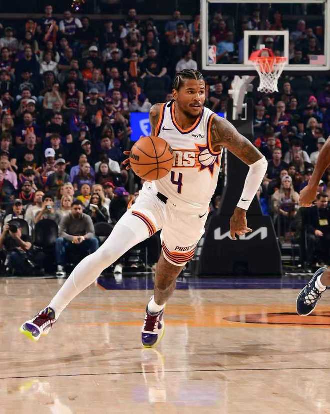 格林首秀29+6三分太陽送快船3連敗 布克24+6+7哈登小卡缺席