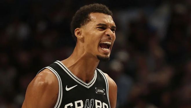 库里46+5+5勇士终结马刺3连胜，巴特勒28+6+8文班亚马31+15+10