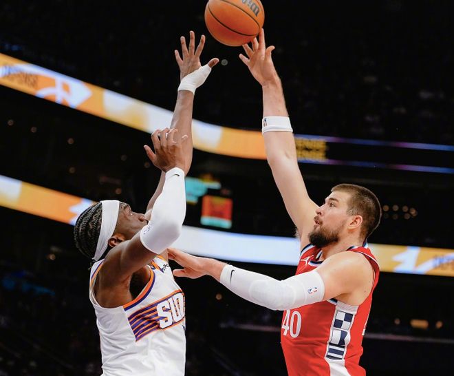 6三分狂轟29分！火箭舊將首秀打爆快船！比爾復(fù)出14中2挖大坑