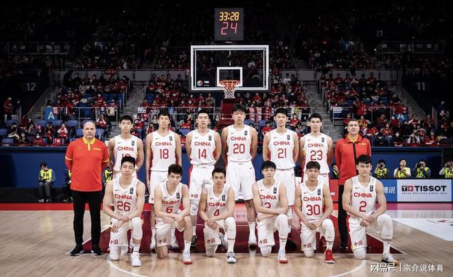 中国男篮决战日本韩国，最新归化球员曝光，打进奥运会真稳了