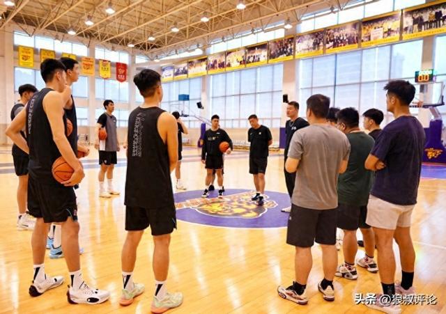 黎伊扬领衔三大强援！广东全运男篮成年组阵容：杜锋挂帅宏远7人