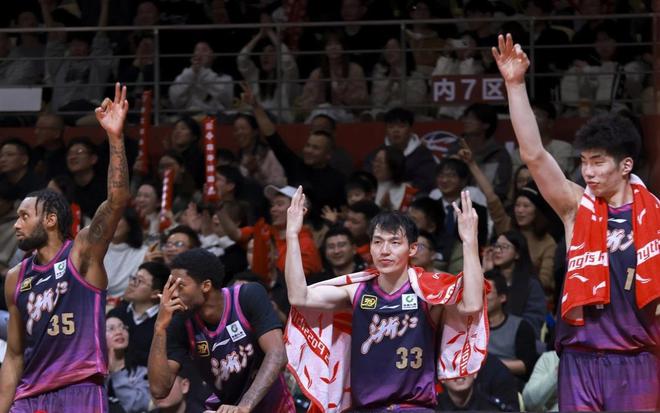 未必是山東隊(duì)！男籃國手下家3選1，有望輔助周琦，換掉北京兩后衛(wèi)