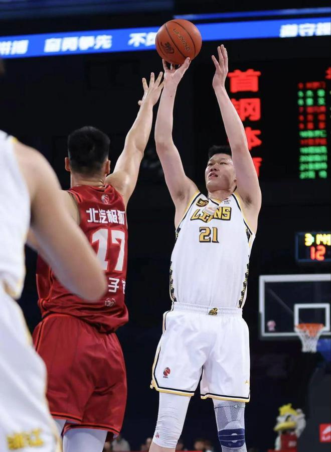 三分11中8！胡金秋练出三分要感谢一人，球迷：CBA培养人才太业余