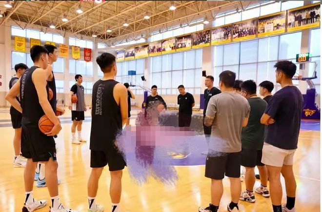广东队全运会集合，朱芳雨给全队训话，周鹏黎伊扬助阵，杜锋缺席
