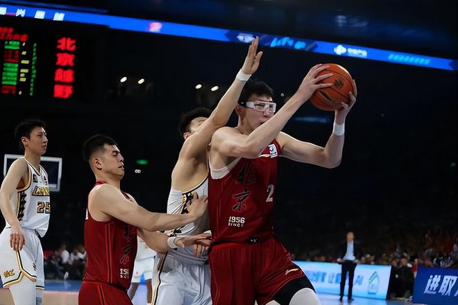 13人合同到期！首鋼男籃面臨重建，無(wú)頂薪名額，下賽季沖冠難度大