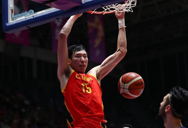 中國(guó)男籃亞洲杯12人名單浮現(xiàn)！三大中鋒聯(lián)手，孫銘徽或再度落選？