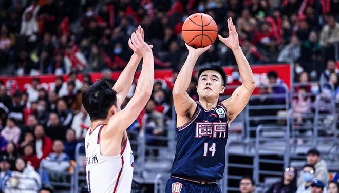曝广东宏远留下张文逸！给续约合同，杜锋力排众议