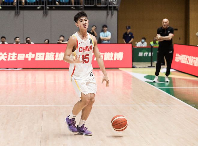 廣廈后場后繼有人了！18歲新星在國青打成雙能衛，可成一把手！