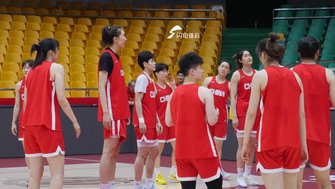 眼前一亮又一亮，杨力维杨舒予两姐妹一起练对抗