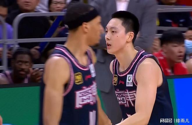 打爆亞洲各大內(nèi)線！廣東隊(duì)迎來“空間型中鋒”，保杜鋒重返總決賽