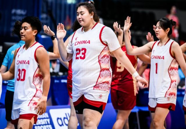 大逆轉！加時連拿7分送絕殺！女籃進大運會決賽，宮魯鳴陷入尷尬
