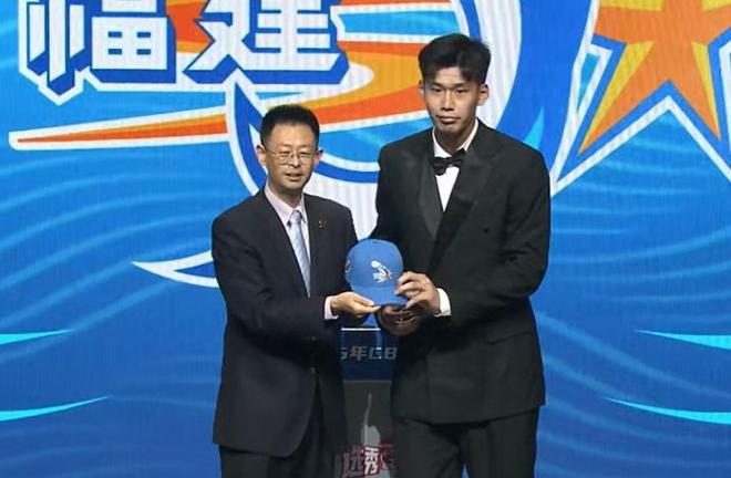 状元杨曦皓和福建最多签约3年 到期后福建没独家签约权 有匹配权