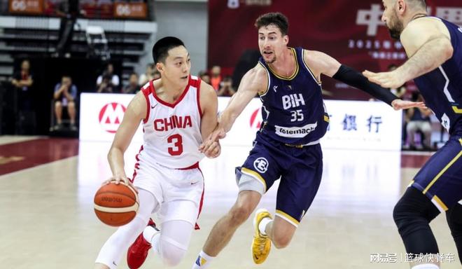 男籃20分大勝夜郭士強(qiáng)慌了？雙后衛(wèi)合砍2助7失誤：誰能給周琦傳球