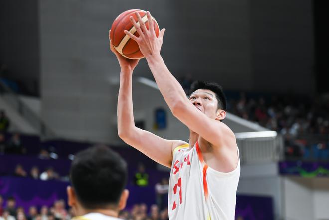 內線中流砥柱！胡金秋首節(jié)出戰(zhàn)5分鐘 4投全中拿到8分1斷！
